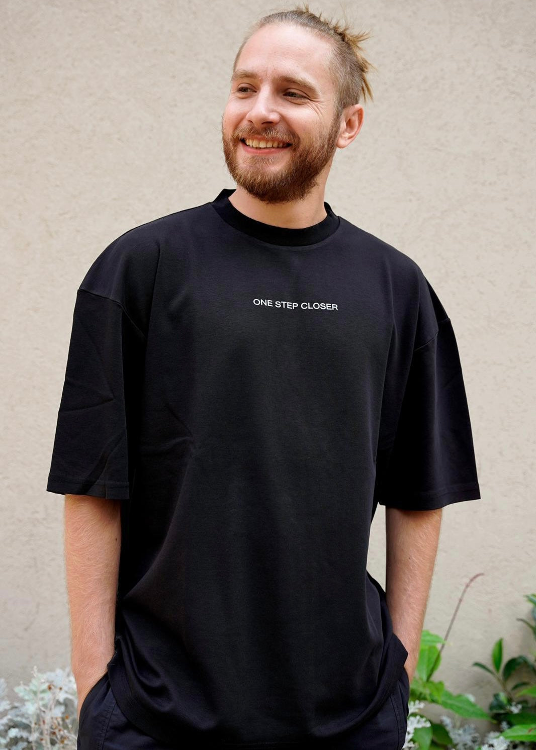 ONE STEP CLOSER Oversize -Black