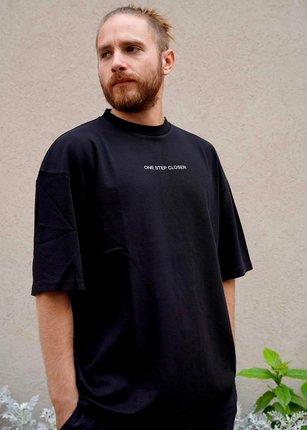 ONE STEP CLOSER Oversize -Black